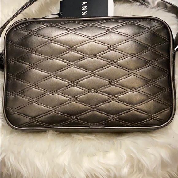 DKNY Silver Quilted Crossbody💕 - Picture 5 of 11